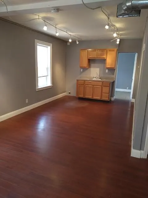 7529 Forsyth Blvd — Photo 2