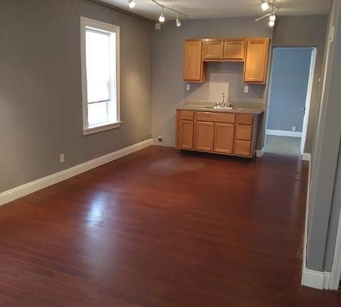 2nd image of 7529 Forsyth Blvd #C