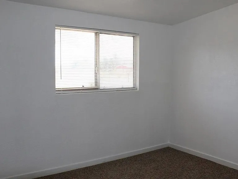 18062 Eucalyptus Rd — Photo 22