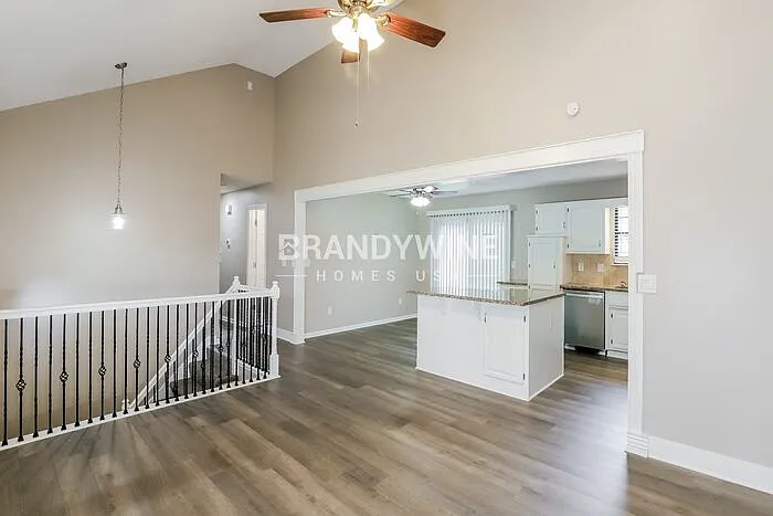 521 SE Onyx Dr — Photo 6