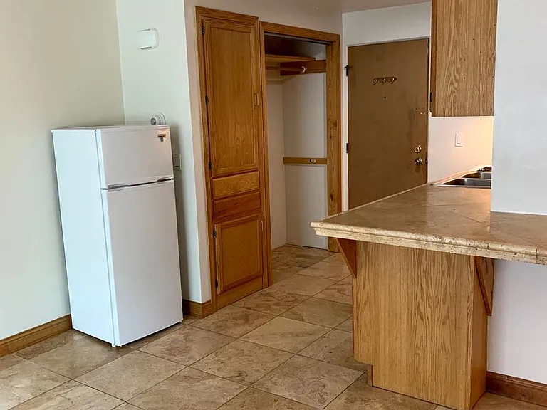 502 E Main St — Photo 18