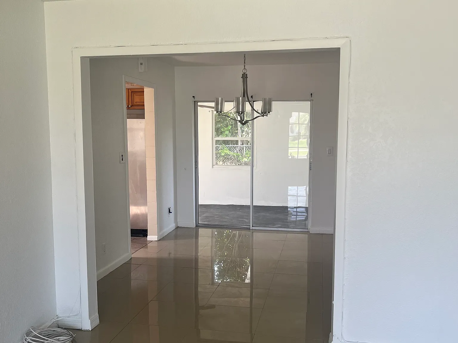 3 bed, 1452 sqft, $3,100 — Photo 2