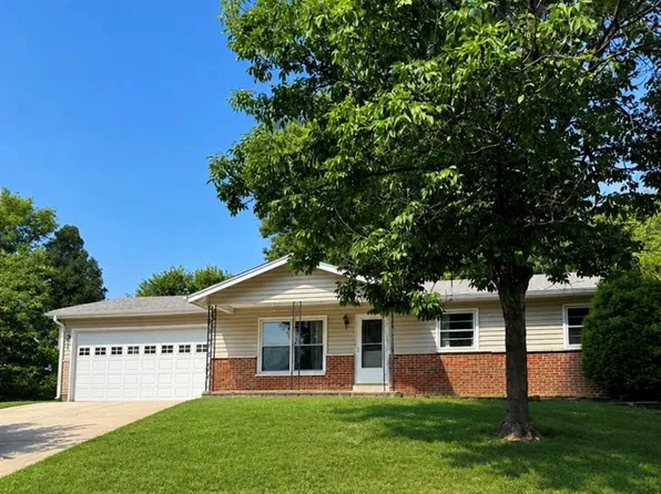 318 Capri Dr, O'Fallon, MO 63366