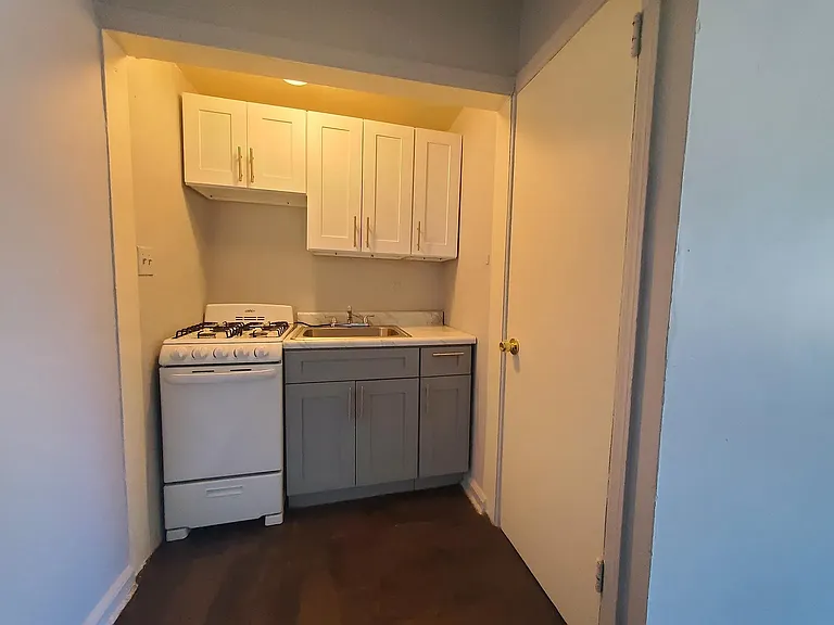 716 Sanford Ave #6D — Photo 1