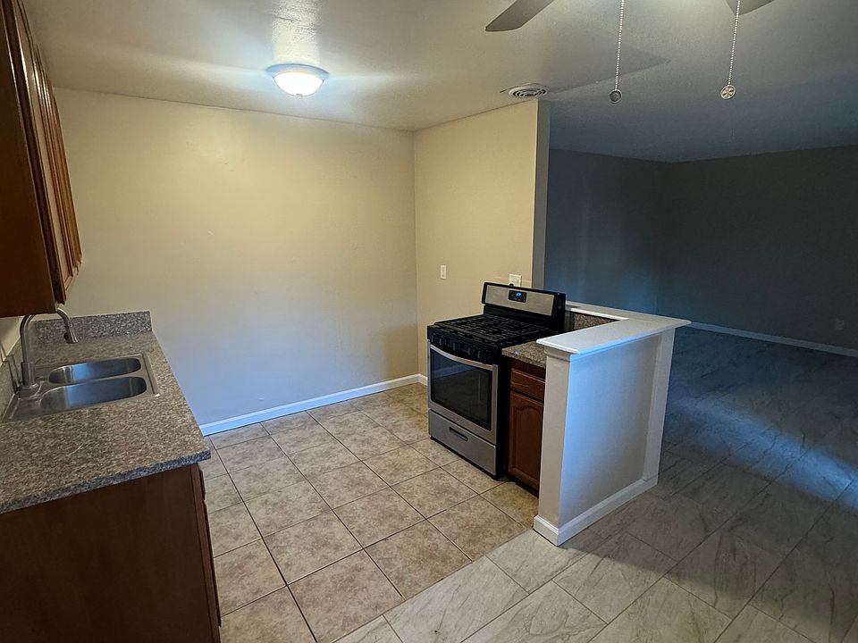 2nd image of 1407 S Gilbert St APT 2