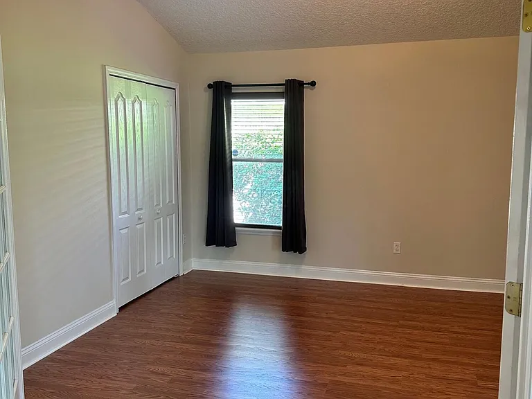 1439 Barrington Cir — Photo 18