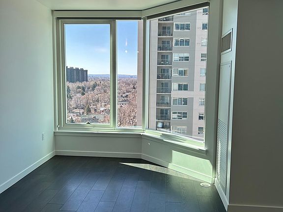 5th image of 65 S Clarkson St #1403