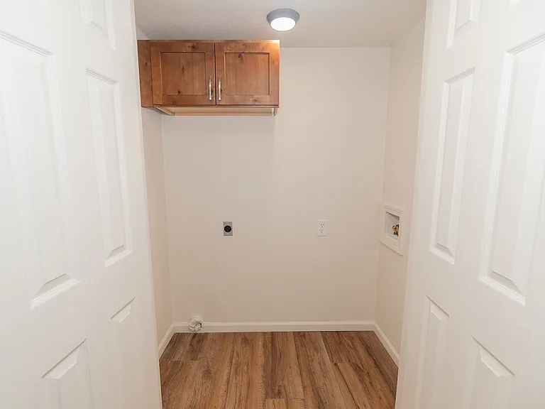 Washer & Dryer Hookups