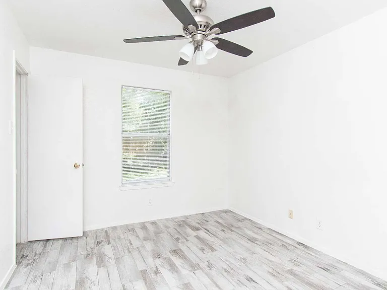 2018 Cedarhill Dr #B — Photo 7