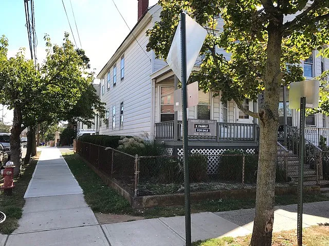 236 Somerset St photo 1