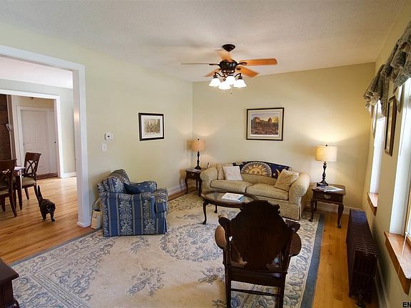 4th image of 8 Greenridge Pl