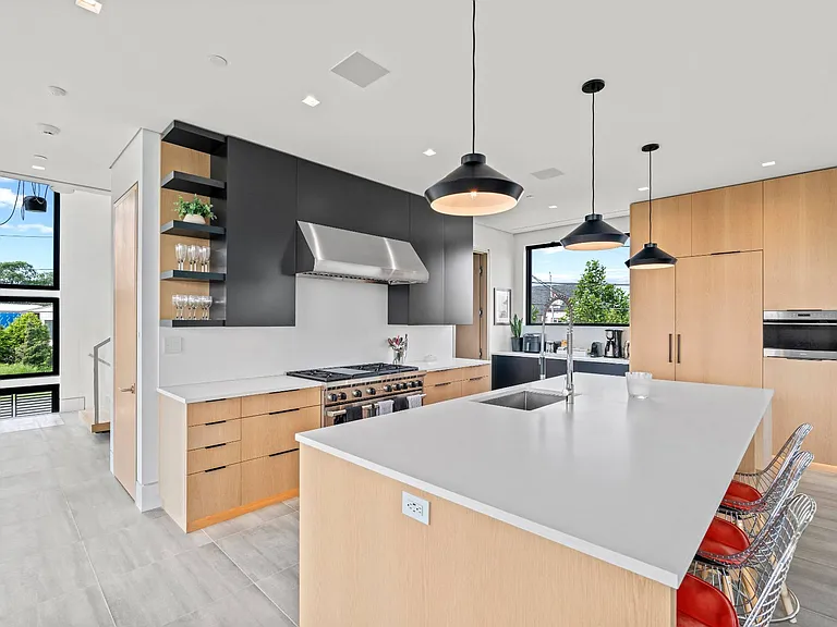 8 Middle Pond Ln — Photo 10