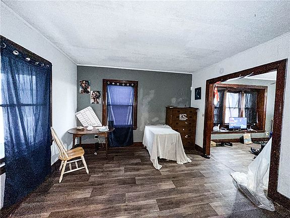 4th image of 300 Conkey Ave