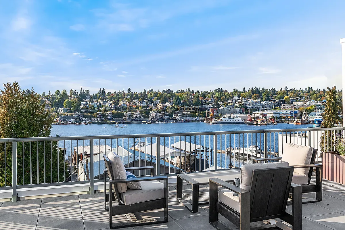 Flow Eastlake Apartments — Photo 1