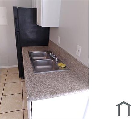 4th image of 2609 Cedar Ave APT 2