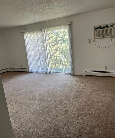 Meadowlawn Apartments — Photo 9