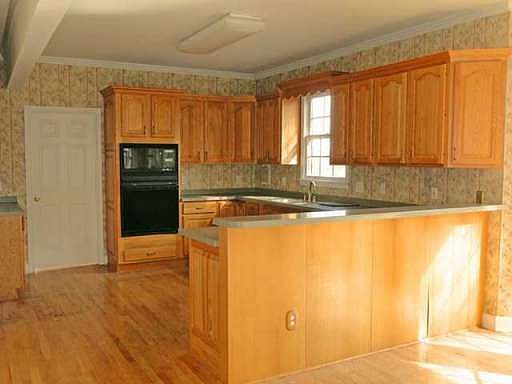 4th image of 2000 Longwood Dr