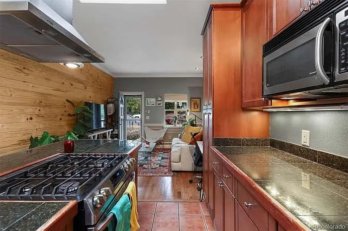 3452 Mariposa St — Photo 3