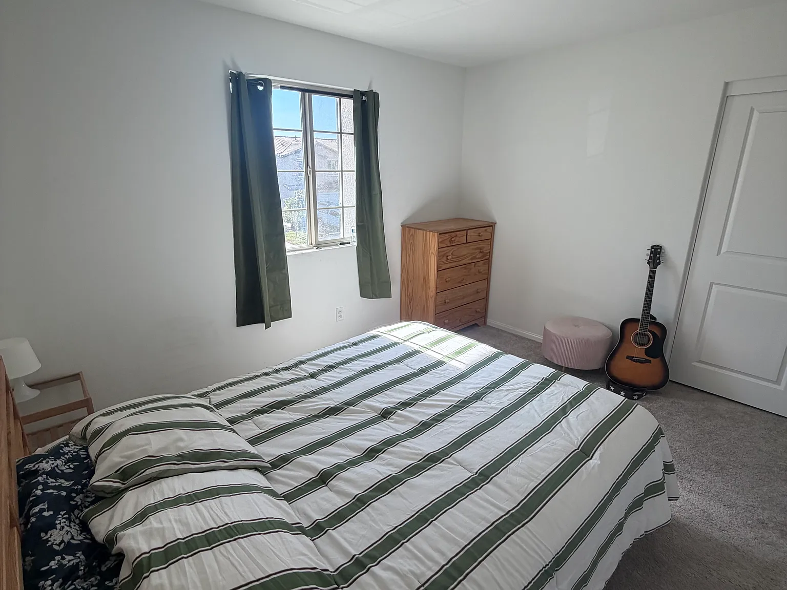 6 bed, 2798 sqft, $1,100 — Photo 4