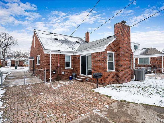 3rd image of 22509 Trombly St