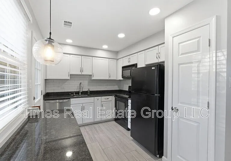 136 Brookfield Ct — Photo 19
