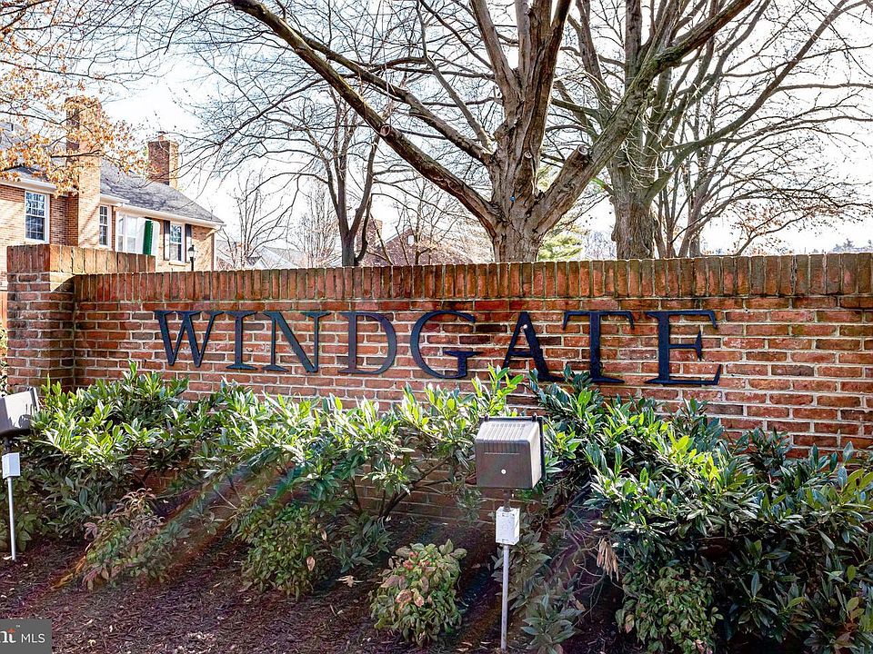 1st image of 2560-A S Arlington Mill Dr APT 1