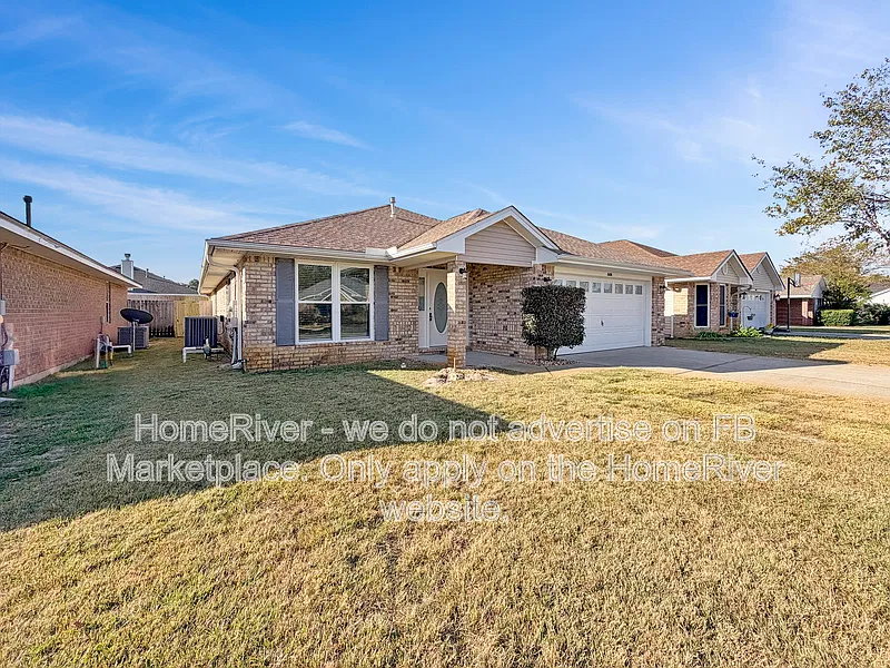 4 bed, 2.0 bath, 2047 sqft, $2,495 — Photo 2