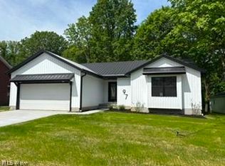 97 Nottingham St, Tallmadge, OH 44278