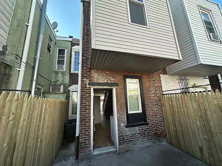 2241 Jackson St — Photo 20