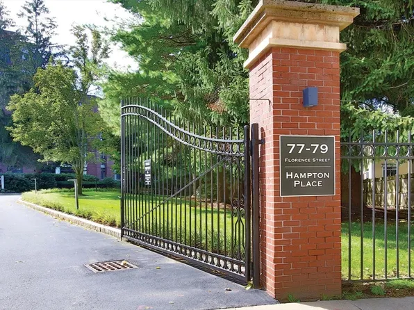 79 Florence St APT 410S, Chestnut Hill, MA 02467