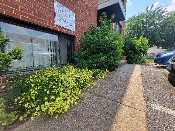 3rd image of 1401 Weldon Pl S #C2