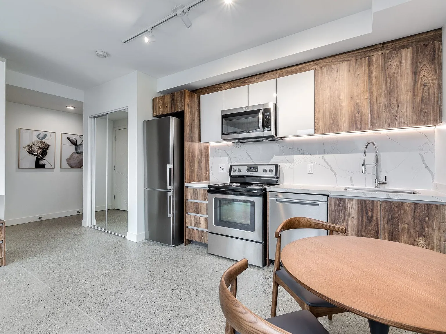 Studio, 406 sqft, $2,690 — Photo 4