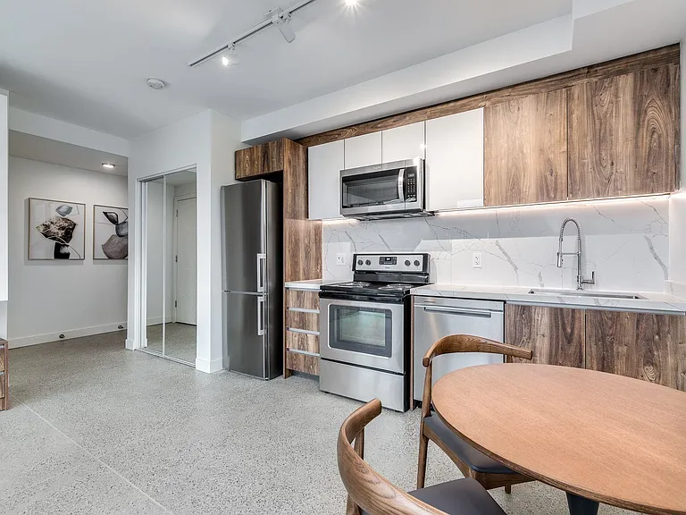 1170 Barclay St #104 — Photo 4