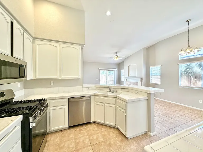 27071 School Park Dr — Photo 10