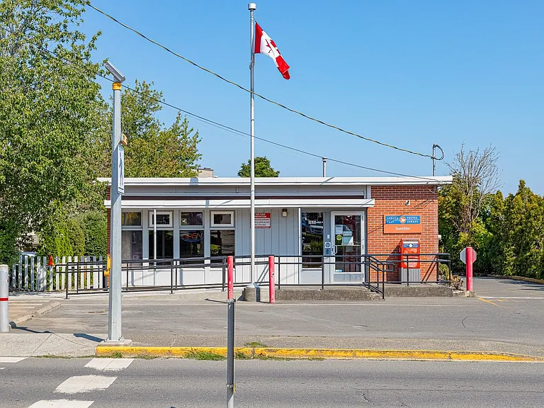 7701 E Saanich Rd — Photo 9