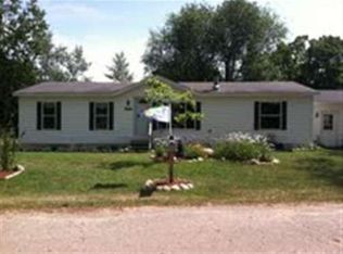 810 Highland Ave, Frankfort, MI 49635