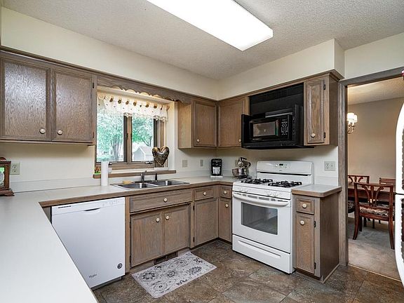 4th image of 10437 W Riverview Dr