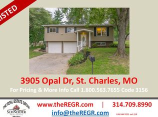 3905 Opal Dr, Saint Charles, MO 63304