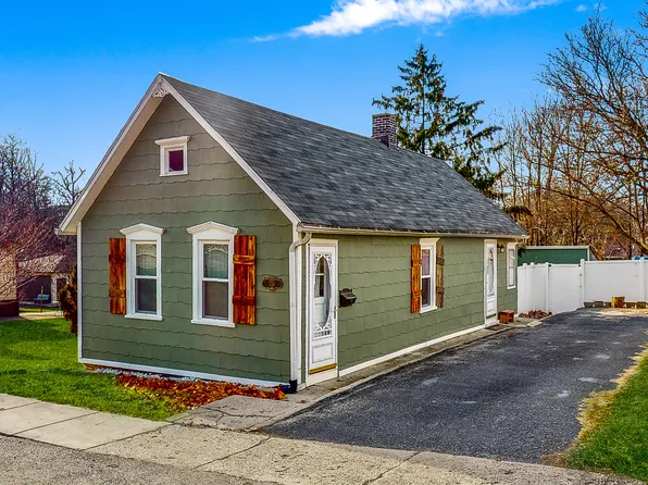 730 Ledochowski St, Lemont, IL 60439