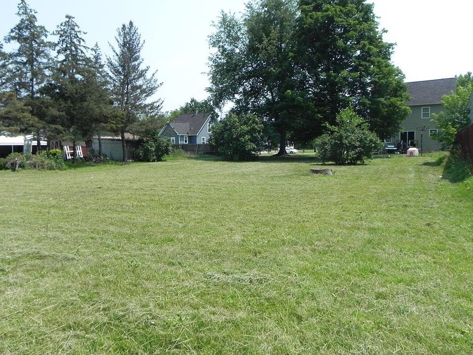 2nd image of 35 Lorraine Blvd