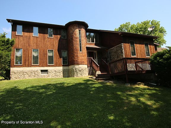 2nd image of 58 Strawberry Ln