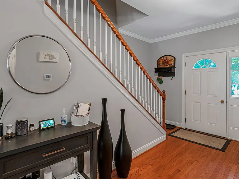 1019 Ford St — Photo 3