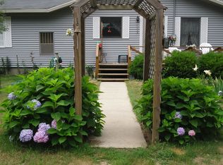 2 Bedr. 2 Bath 5 Acres 3811 Skocelas Rds, Manistee, MI 49660