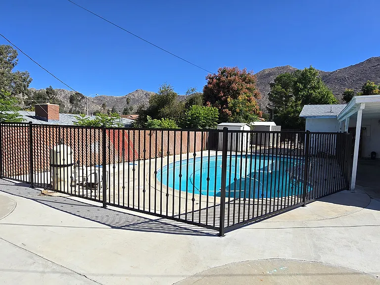 245 W Broadbent Dr — Photo 9