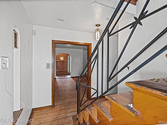 18th image of 2219 Copeman Blvd