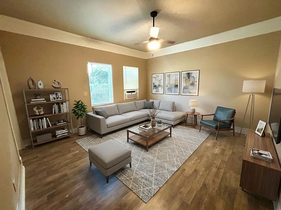1137 W Ashby Pl #6