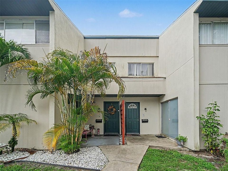 1st image of 908 BYRON LANE #6