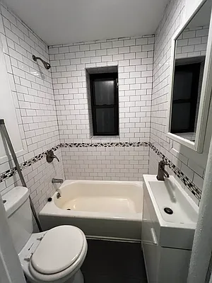 Rented by Salon Realty Corp | media 3