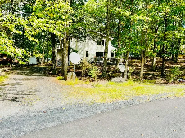 1319 Burnside Ter, East Stroudsburg, PA 18301