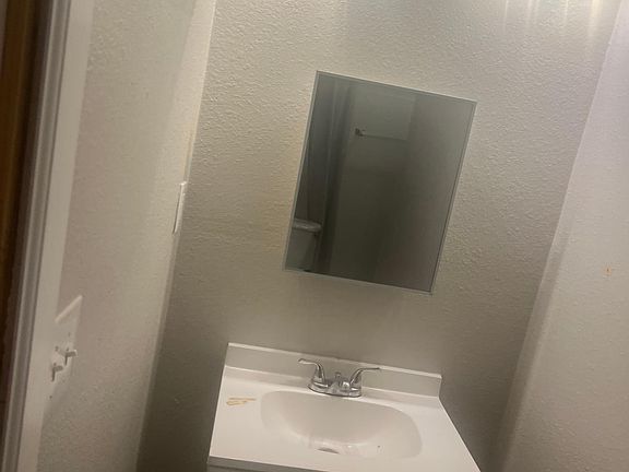 5th image of 401 Oasis Dr